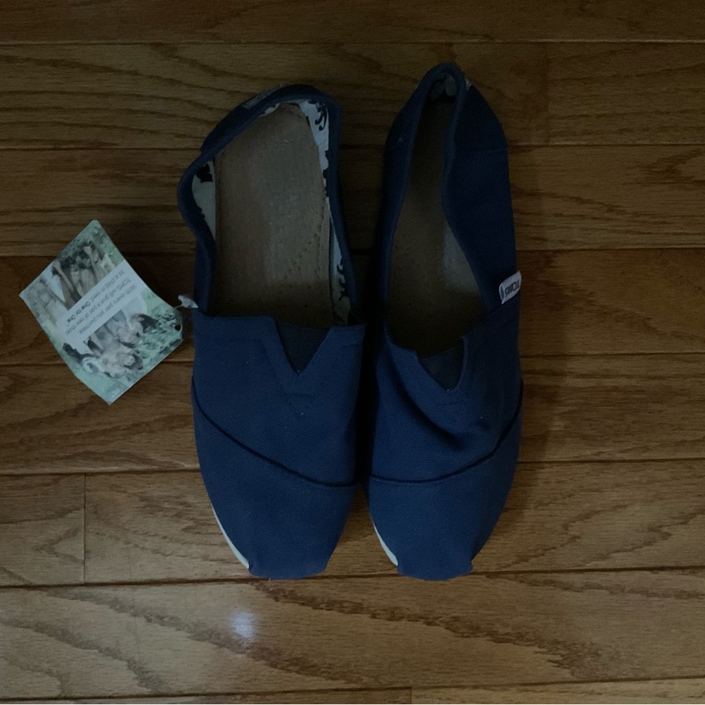 TOMS Navy Blue Canvas Shoes Sz 8.5/39